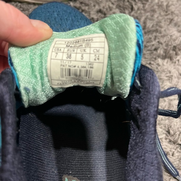 Womens Brooks Adrenaline GTS 18 Teal Running Shoes
Size 7 B (medium) width - Picture 6 of 8